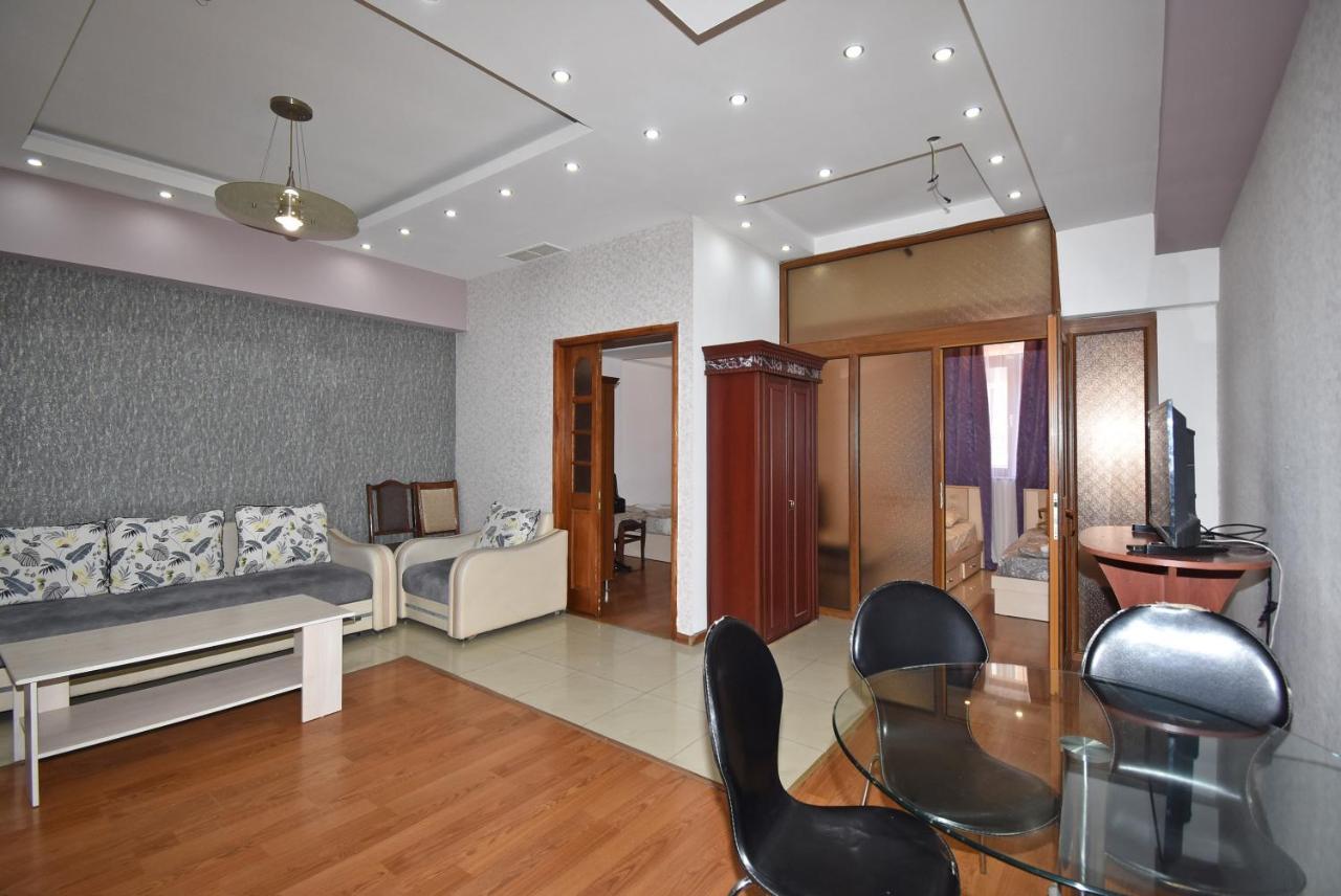 Armenak Apartment No 8, Abovyan Street يريفان المظهر الخارجي الصورة
